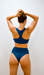 KAI – Top bikini deportivo con tirantes anchos y espalda cruzada