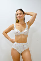 NAMI – Top bikini balconette sin aros con tirantes fijos y lazada en espalda