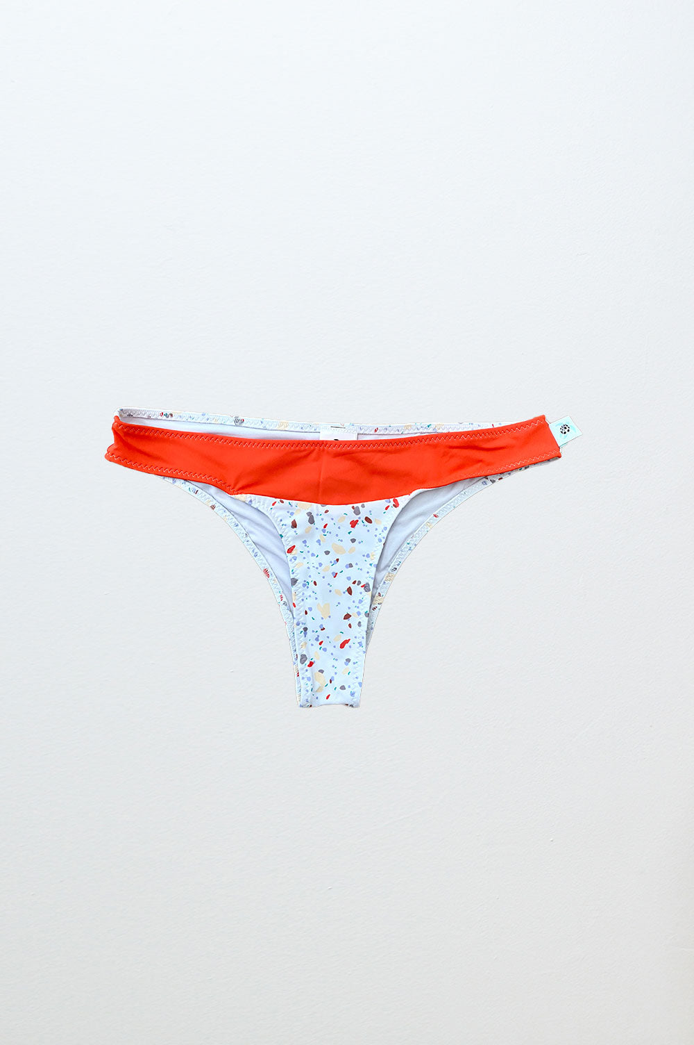 WARE – Braguita de bikini bicolor de tiro bajo